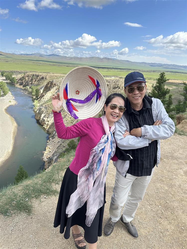 NSƯT Đỗ Kỷ mừng sinh nhật NSND Lan Hương bằng loạt ảnh tình cảm-1