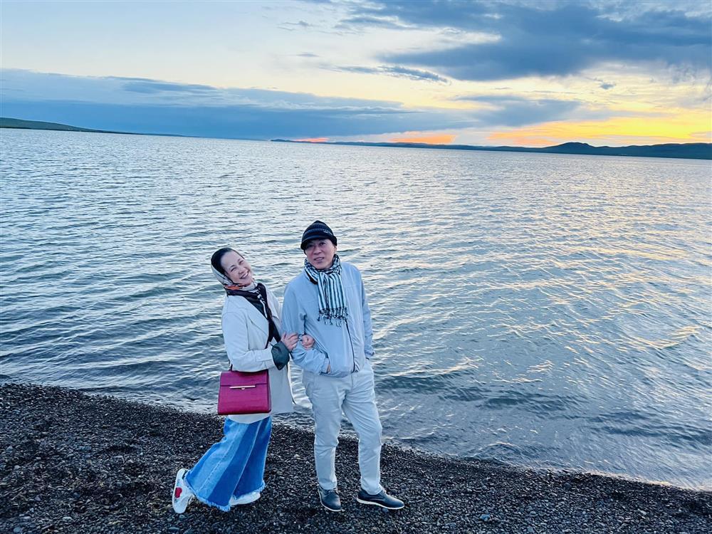 NSƯT Đỗ Kỷ mừng sinh nhật NSND Lan Hương bằng loạt ảnh tình cảm-3