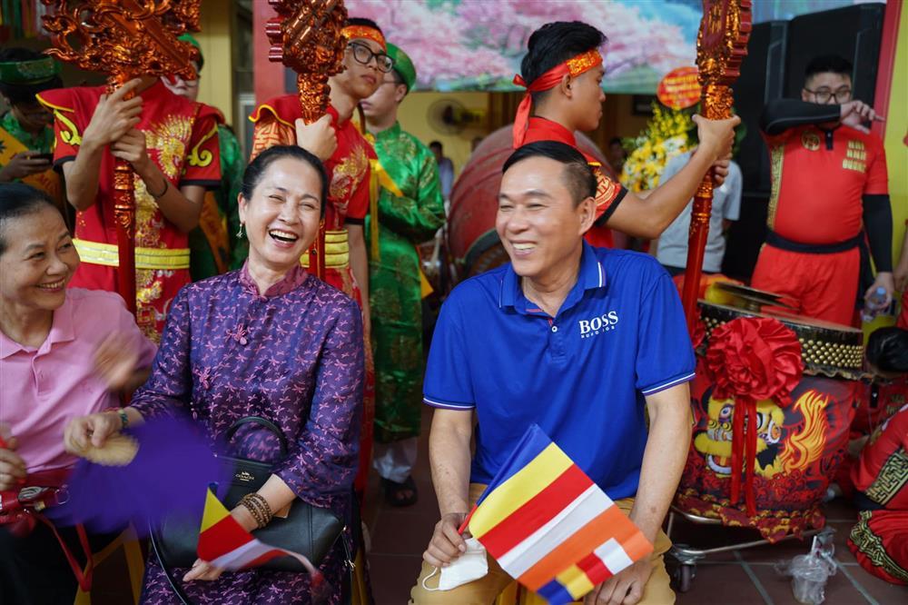 NSƯT Đỗ Kỷ mừng sinh nhật NSND Lan Hương bằng loạt ảnh tình cảm-7