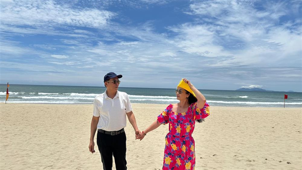 NSƯT Đỗ Kỷ mừng sinh nhật NSND Lan Hương bằng loạt ảnh tình cảm-8