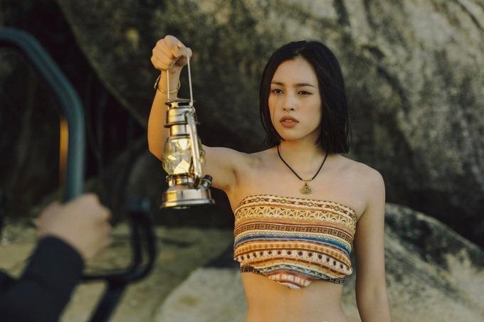 Hoa hậu Tiểu Vy tuổi 23: Sắc vóc gợi cảm, bị đồn hẹn hò tài tử Thái Lan-7