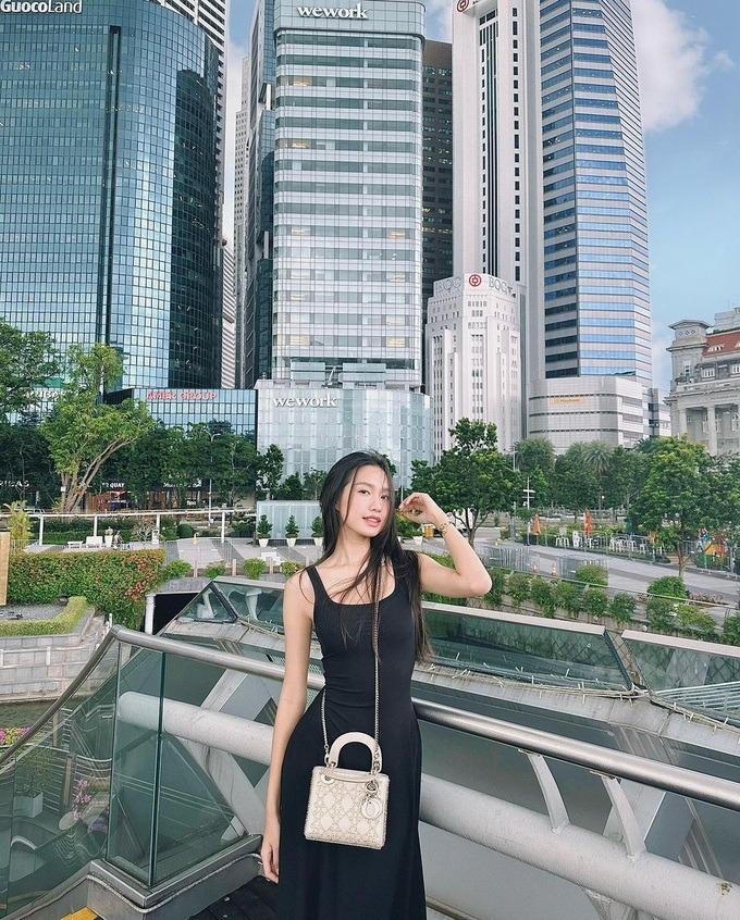 Bạn gái Đoàn Văn Hậu thích đeo túi hiệu, có chiếc Chanel hơn 100 triệu đồng-7