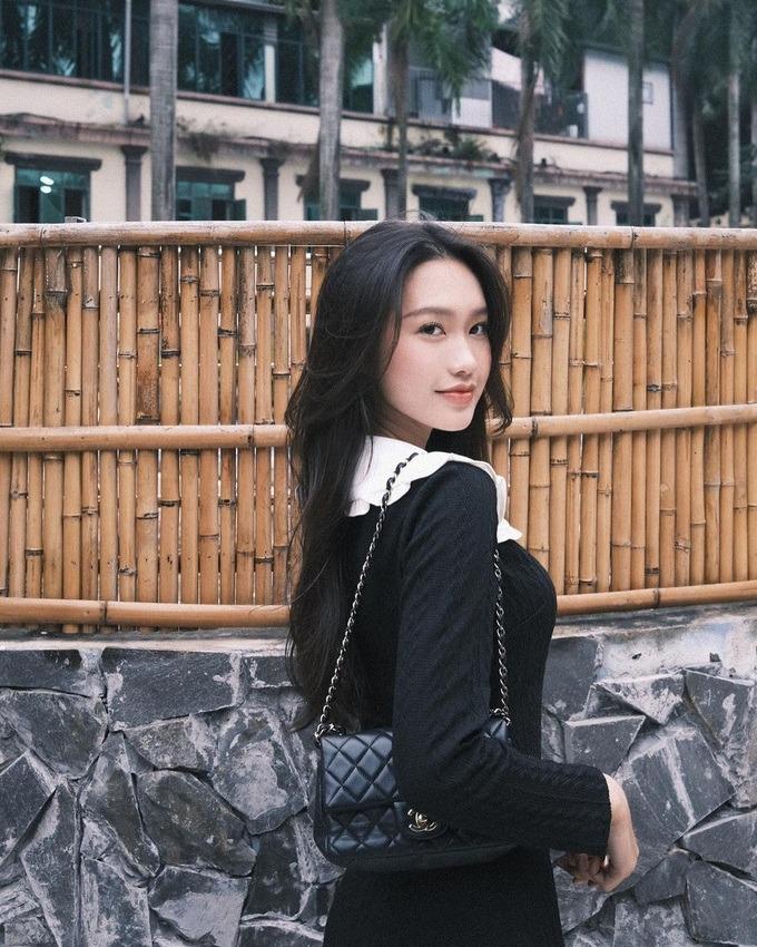 Bạn gái Đoàn Văn Hậu thích đeo túi hiệu, có chiếc Chanel hơn 100 triệu đồng-9