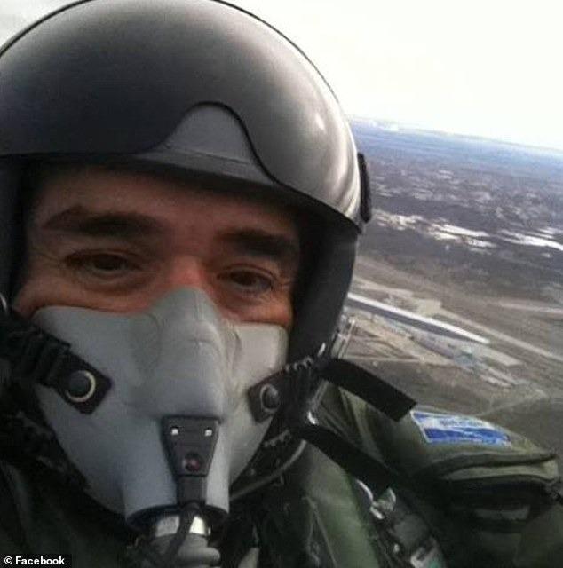 Phi công 56 tuổi đột tử ở nhà vệ sinh, máy bay hạ cánh khẩn cấp trong đêm-4