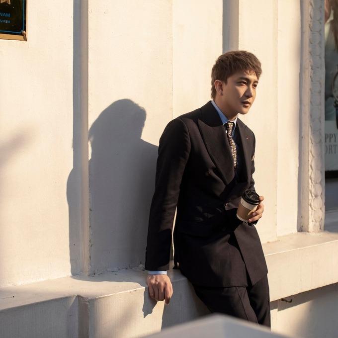 B Trần bất ngờ xuất hiện, ngoại hình gây chú ý trong phim giờ vàng VTV-2