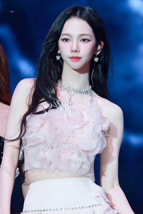 Hình ảnh của aespa có còn lung linh qua ảnh chưa chỉnh sửa?-1