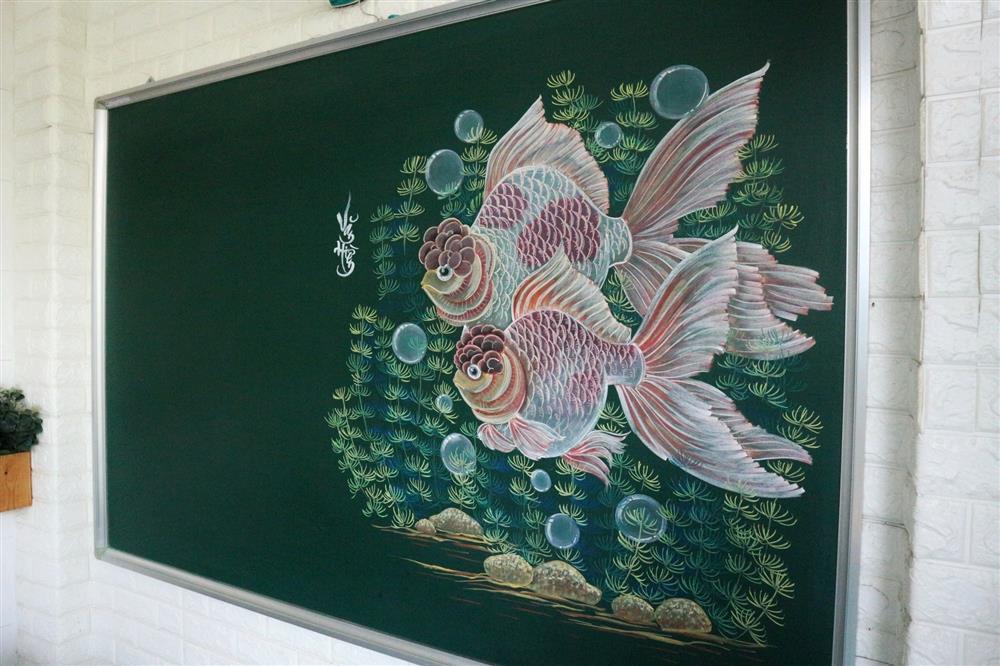 Thầy giáo cơ bắp TPHCM có biệt tài vẽ tranh bằng phấn sống động-3