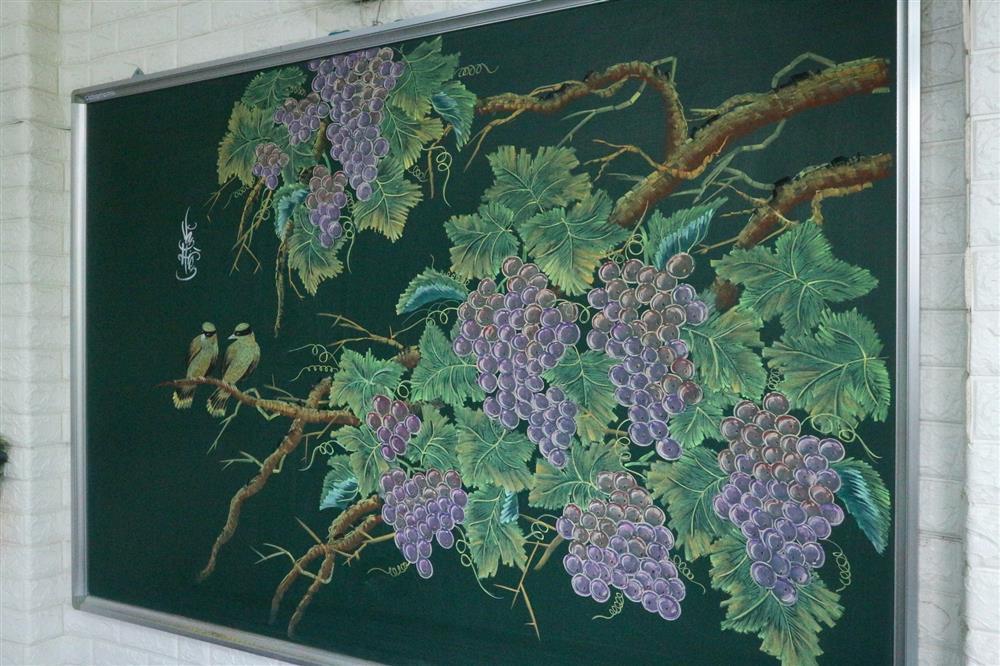 Thầy giáo cơ bắp TPHCM có biệt tài vẽ tranh bằng phấn sống động-5