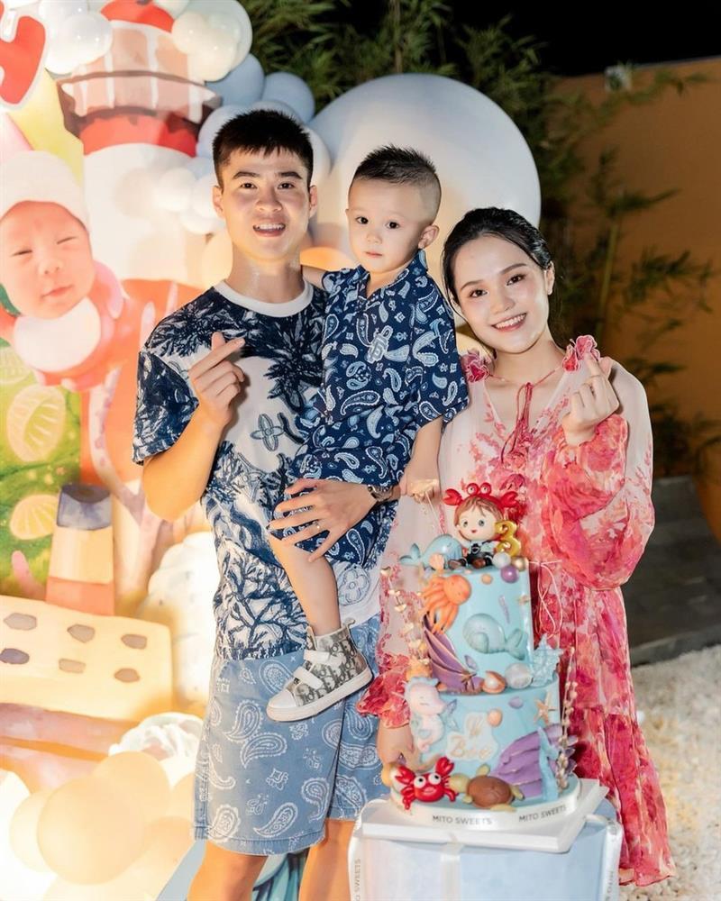 Duy Mạnh tổ chức sinh nhật cho con trai, vóc dáng mẹ bầu Quỳnh Anh gây chú ý