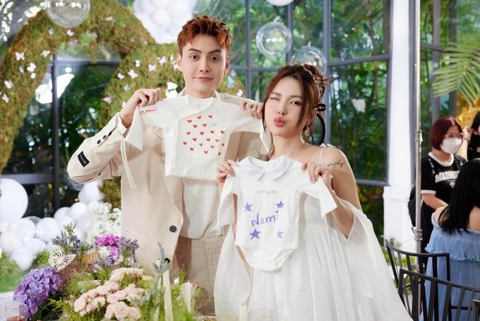 Cặp đôi lệch 9 tuổi Lucie Nguyễn - Tuấn Dương chào đón con gái đầu lòng-9