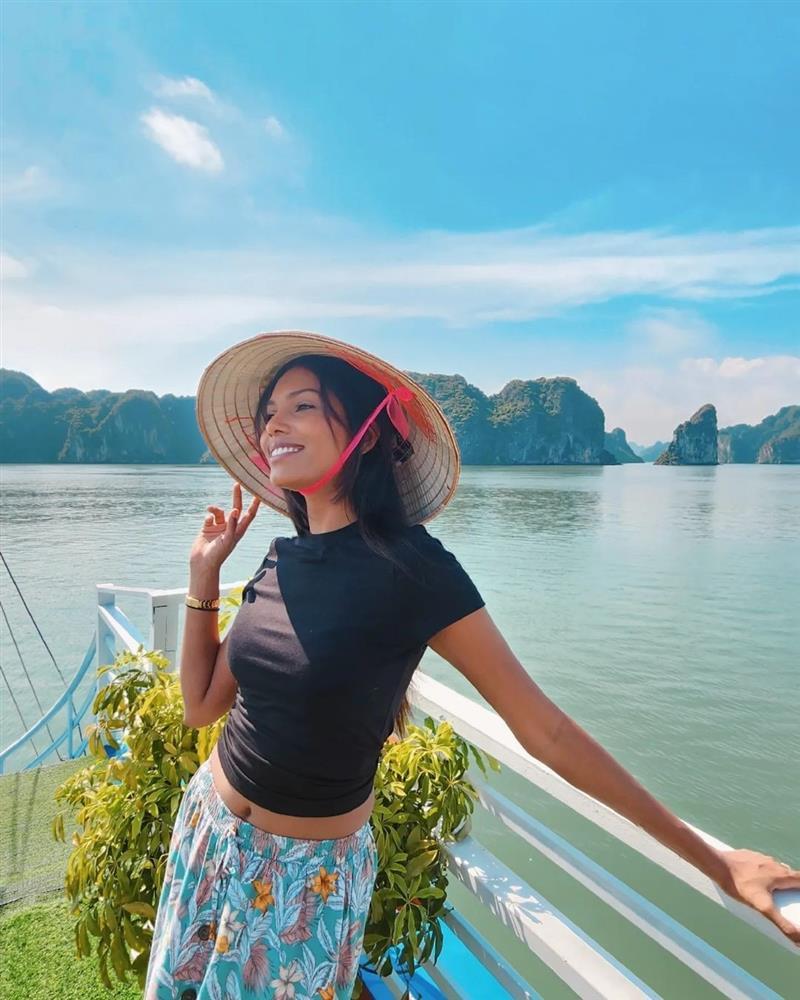 Hoa hậu Hoàn vũ đội nón lá khi du lịch ở Việt Nam-2
