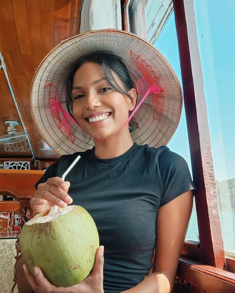 Hoa hậu Hoàn vũ đội nón lá khi du lịch ở Việt Nam-3