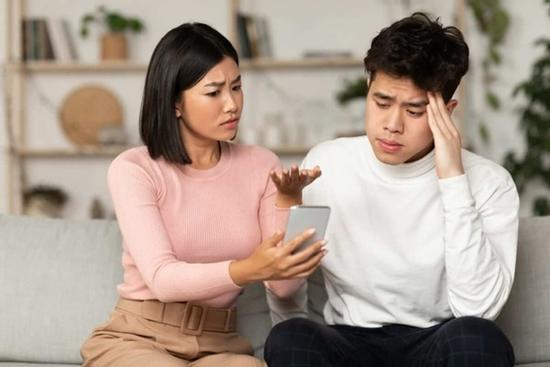 Vợ ghen tuông bệnh hoạn, tôi từng ngoại tình nên phải 'ngậm bồ hòn'