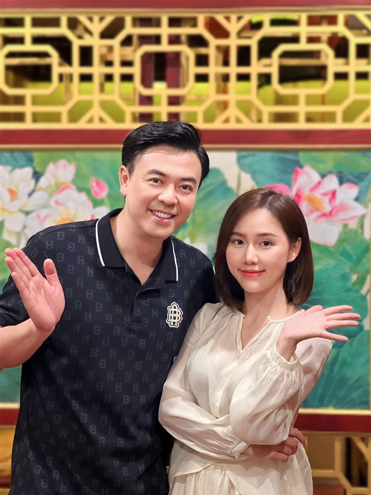 Sắc vóc cô nhân viên mát-xa Tuấn Tú mê mệt, Hương Giang ghen ra mặt trong Món Quà Của Cha-2