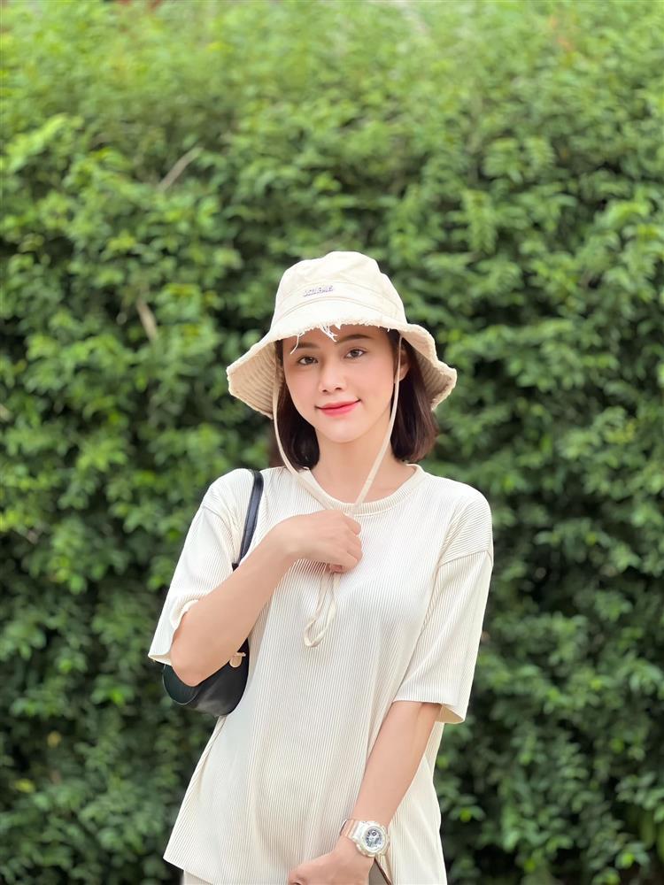 Sắc vóc cô nhân viên mát-xa Tuấn Tú mê mệt, Hương Giang ghen ra mặt trong Món Quà Của Cha-6