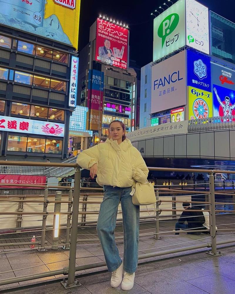 Mỹ nhân Việt cứ đi du lịch là thích diện đồ xanh trắng-9