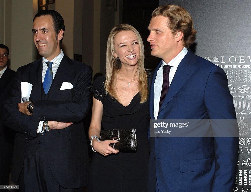 Xuất thân của Lisa (BlackPink) so với dàn dâu rể nhà tỷ phú giàu nhì thế giới-3