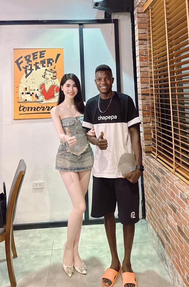 Hot girl Thái Bình bị ném đá vì tạo dáng thân mật bên Quang Linh Vlog-1