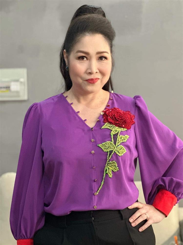 NSND Hồng Vân U60 trẻ đẹp sau khi giảm 16kg-8