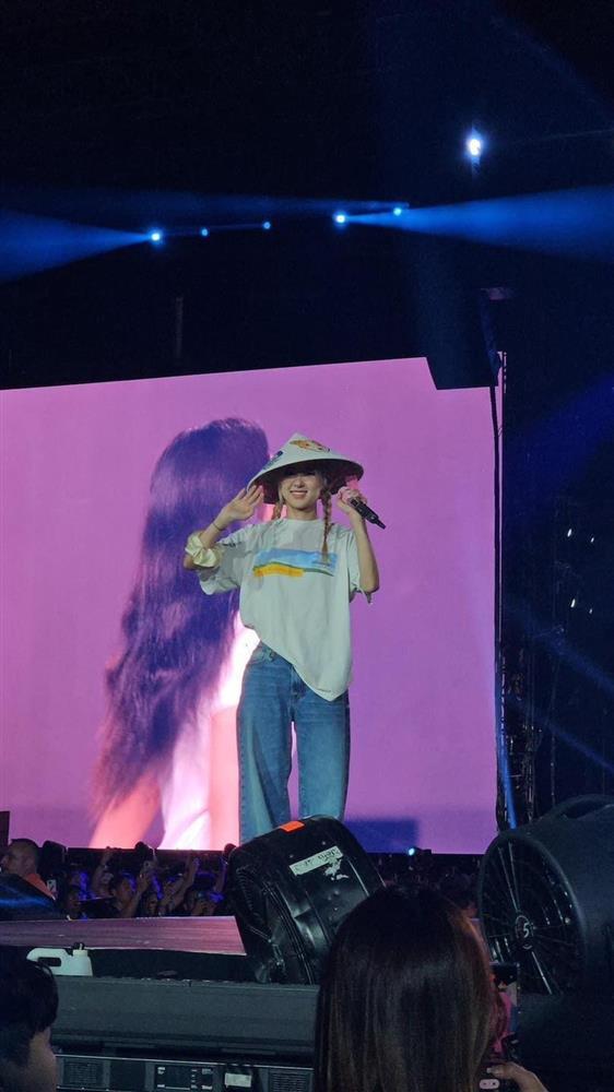 Con dâu Việt Nam Rosé đội nón lá ở concert Mỹ, BLINK Việt nức lòng chia sẻ rần rần-1