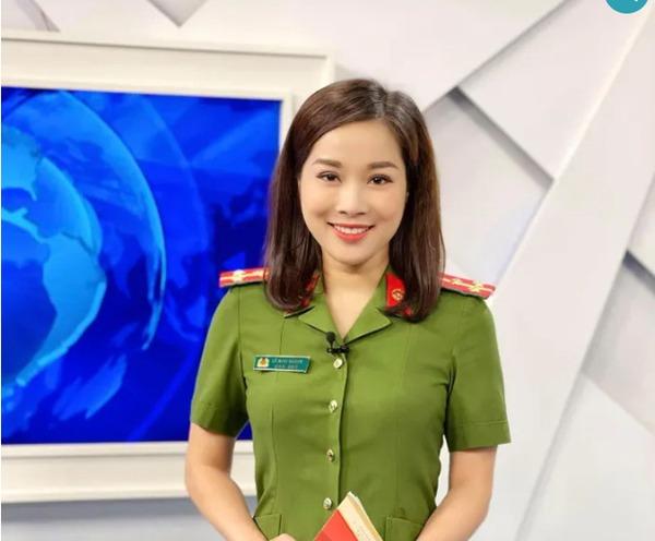 2 mỹ nhân vũ trụ VFC gây sốt mang quân hàm Thượng úy công an là ai?-1