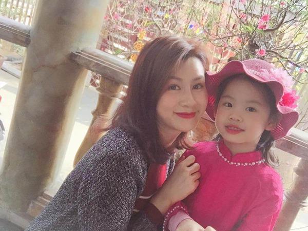 2 mỹ nhân vũ trụ VFC gây sốt mang quân hàm Thượng úy công an là ai?-6