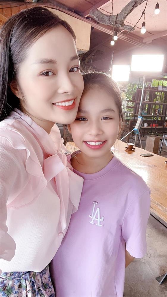 2 mỹ nhân vũ trụ VFC gây sốt mang quân hàm Thượng úy công an là ai?-3