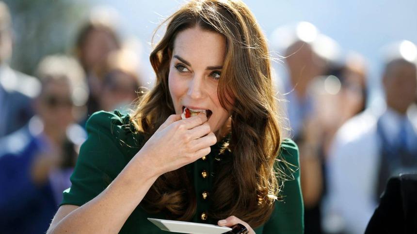 5 điều Vương phi Kate dù muốn nhưng không được phép làm, đồ ăn yêu thích cũng phải tránh-3