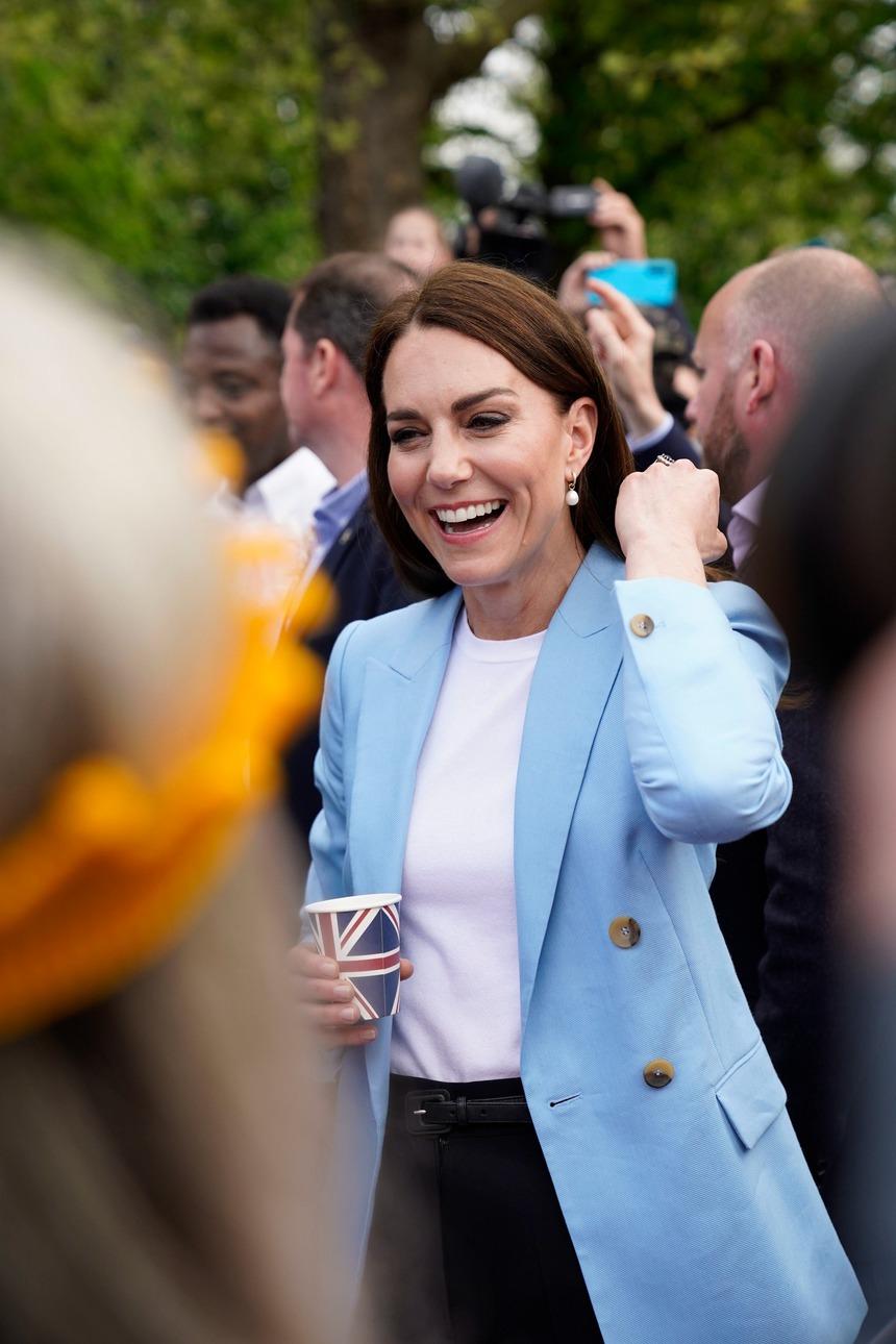 5 điều Vương phi Kate dù muốn nhưng không được phép làm, đồ ăn yêu thích cũng phải tránh-2