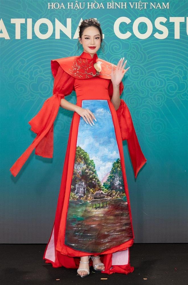 Hoa hậu Việt Nam Tiểu Vy, Đỗ Thị Hà gợi cảm trên thảm đỏ-1