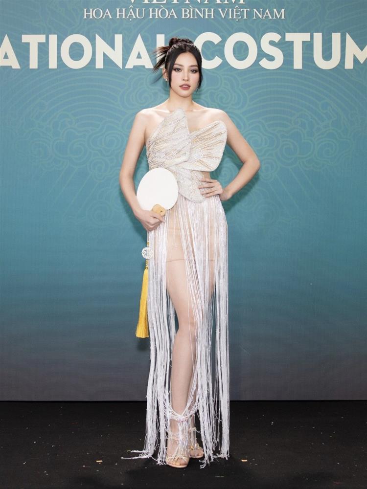 Hoa hậu Việt Nam Tiểu Vy, Đỗ Thị Hà gợi cảm trên thảm đỏ-15