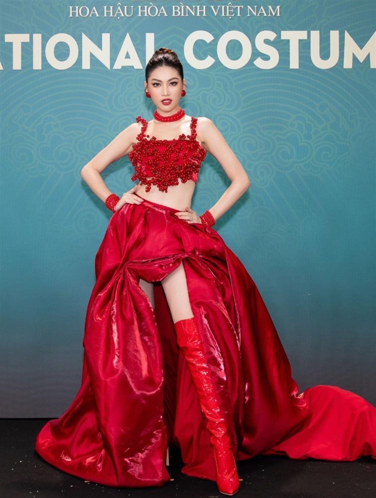 Hoa hậu Việt Nam Tiểu Vy, Đỗ Thị Hà gợi cảm trên thảm đỏ-3