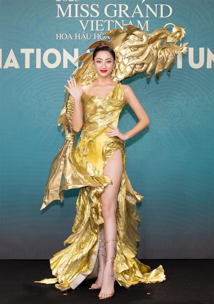 Hoa hậu Việt Nam Tiểu Vy, Đỗ Thị Hà gợi cảm trên thảm đỏ-8