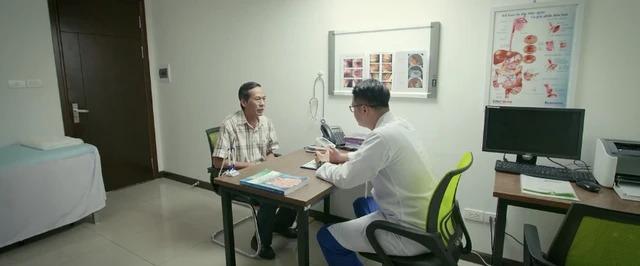 Cảnh phim xúc động của NSND Bùi Bài Bình an ủi con trai ung thư-1