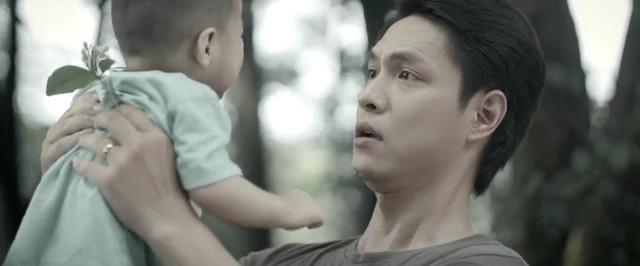 Cảnh phim xúc động của NSND Bùi Bài Bình an ủi con trai ung thư-3