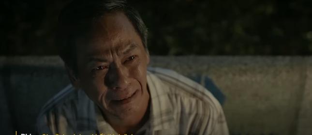 Cảnh phim xúc động của NSND Bùi Bài Bình an ủi con trai ung thư-4