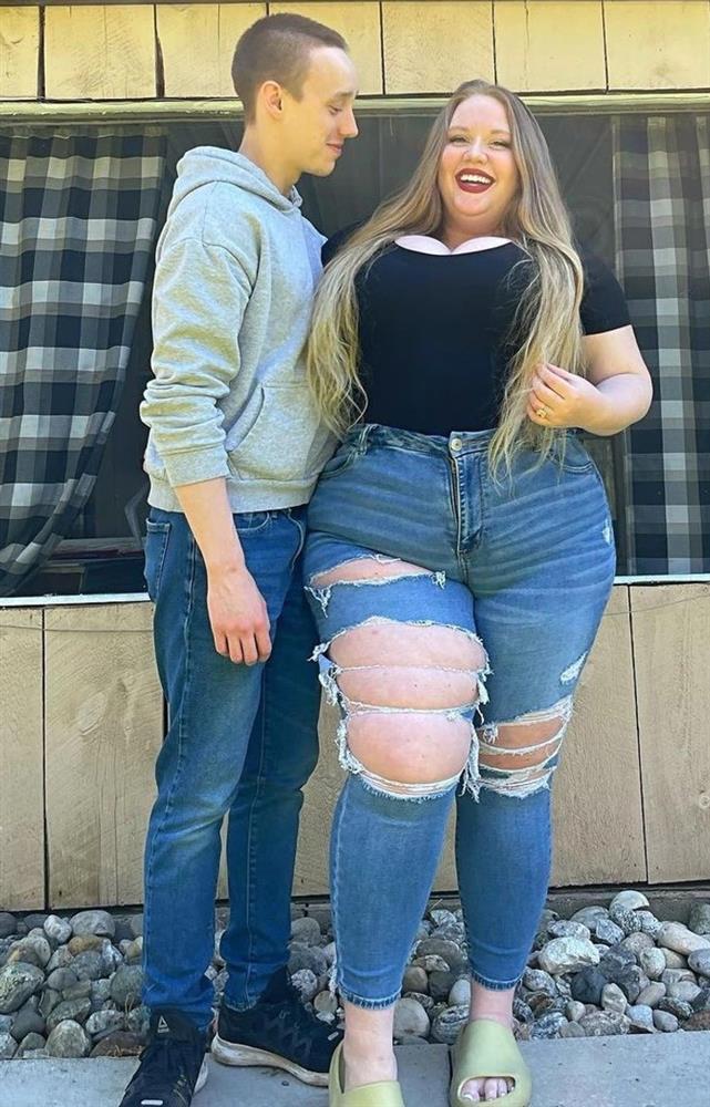 Cặp đôi đũa lệch bị chế nhạo vì cân nặng trái ngược nhau-1