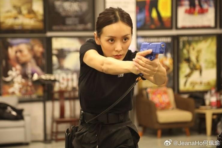 Bản sao Phạm Băng Băng theo đuổi phong cách gợi cảm giờ lột xác ngoạn mục-5