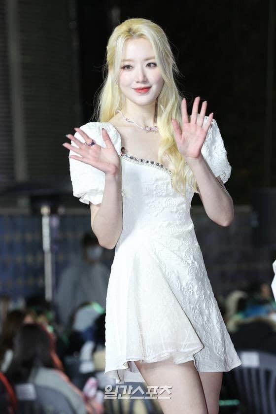 Nữ ca sĩ thường xuyên bị chỉ trích vô duyên, giờ đây lại gây sốt-6