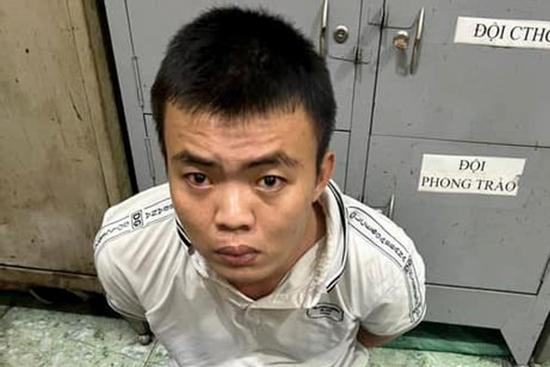 Táo tợn cướp cửa hàng tiện lợi lúc rạng sáng ở TPHCM