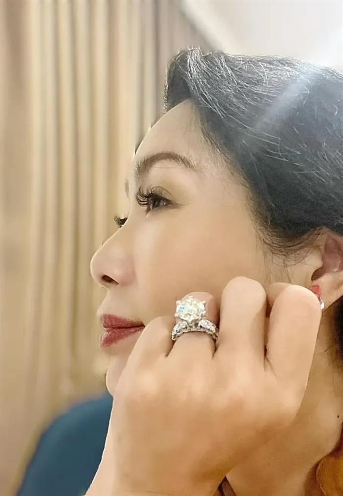 Trịnh Kim Chi được ông xã tặng quà sinh nhật trị giá 5,7 tỷ đồng-4