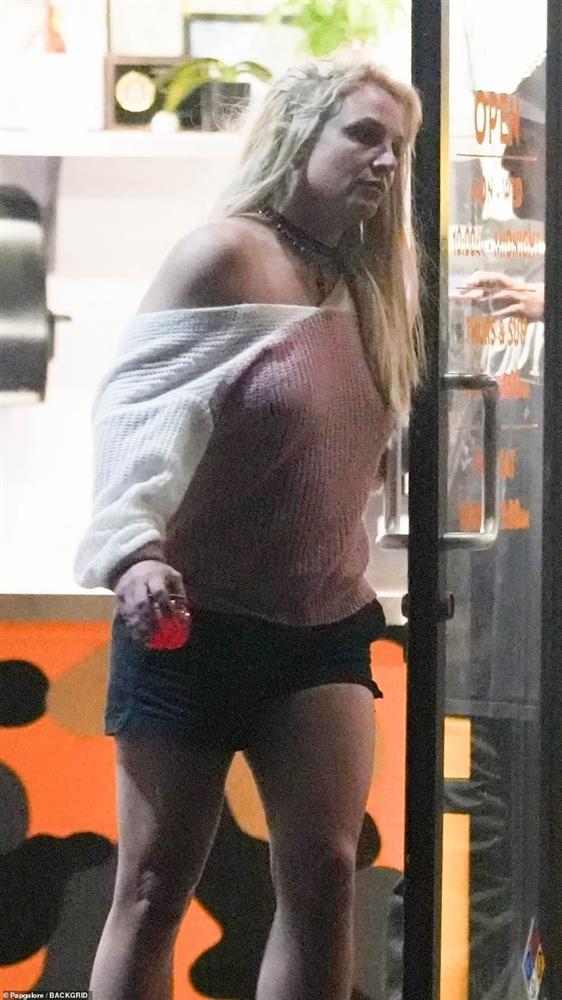 Britney Spears bơ phờ, lần đầu xuất hiện trên phố giữa đêm sau ly hôn-1