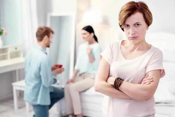 Mẹ chồng liên tục so sánh tôi với nàng dâu cũ-2