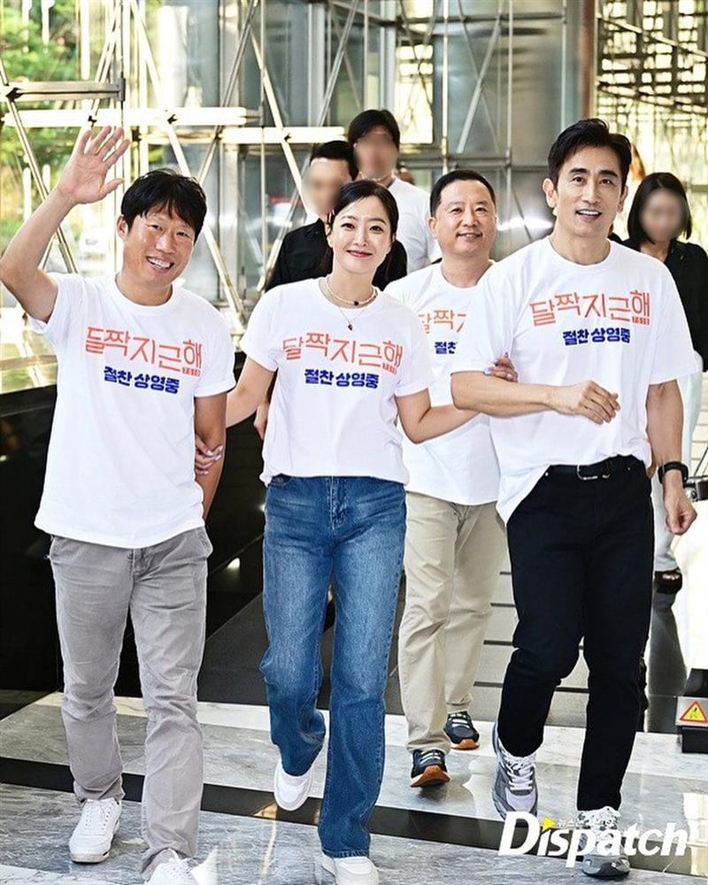 Kim Hee Sun U50 gây sốt với gương mặt căng bóng, nhan sắc trẻ trung-1