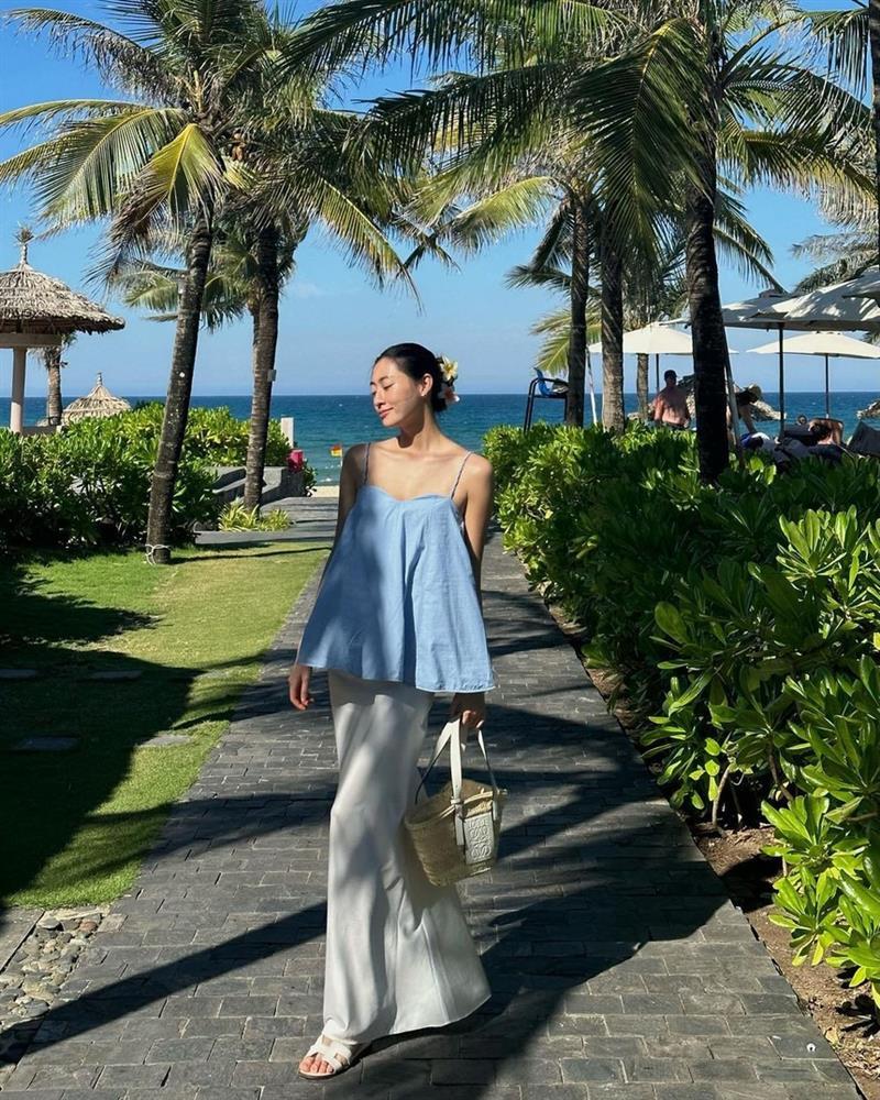 Mỹ nhân Việt cứ đi du lịch là thích diện đồ xanh trắng-2