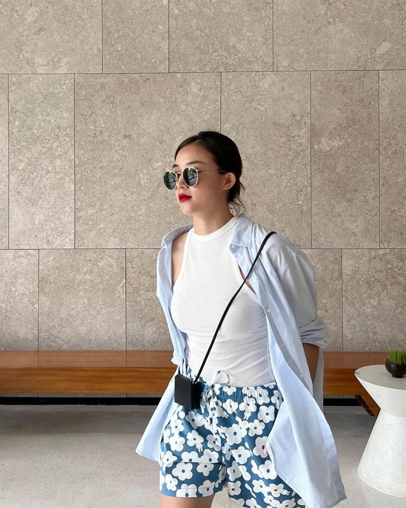 Mỹ nhân Việt cứ đi du lịch là thích diện đồ xanh trắng-3