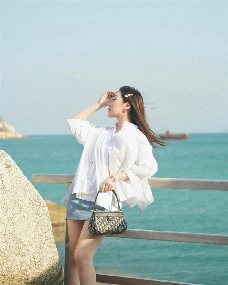 Mỹ nhân Việt cứ đi du lịch là thích diện đồ xanh trắng-6