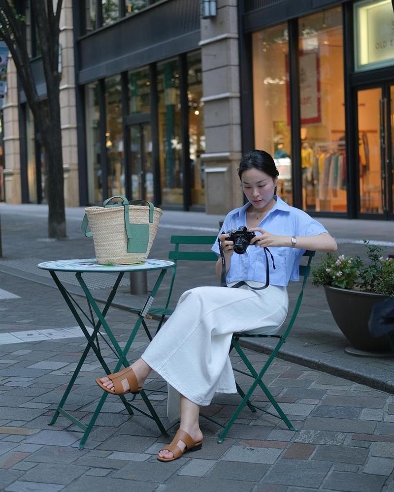 Mỹ nhân Việt cứ đi du lịch là thích diện đồ xanh trắng-7