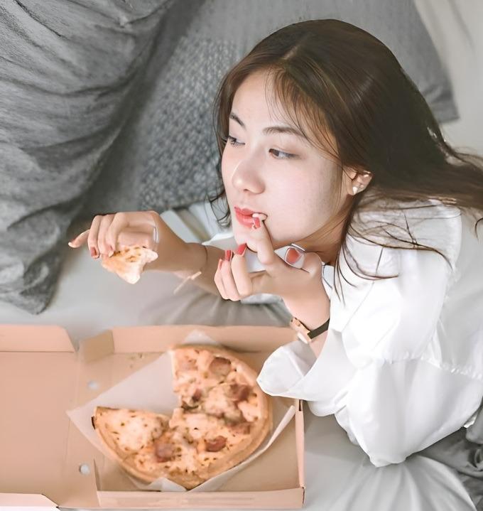 Trào lưu cuối tuần ăn uống thỏa thích, ngủ ở khách sạn mặc kệ đời-2