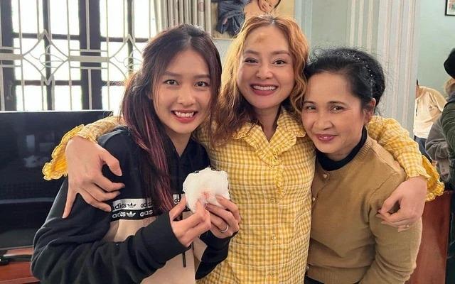 Khán giả quay xe với nhân vật của Lan Phương trên phim giờ vàng-4